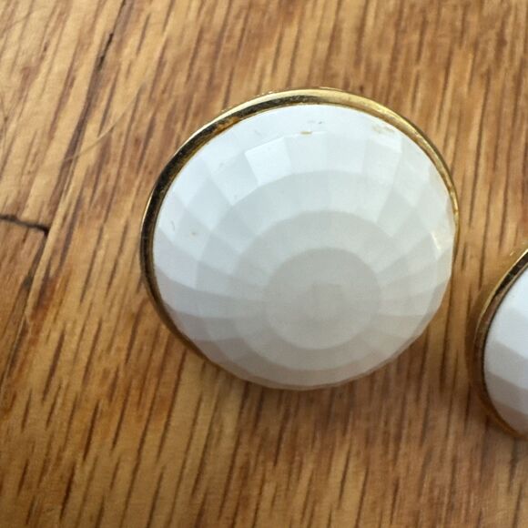 Vtg MONET Gold Tone Faceted White Milk Glass Stone Clip Earrings MCM - Picture 2 of 9